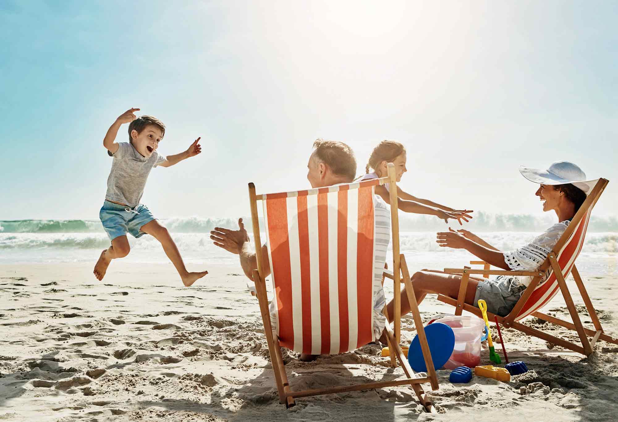 Plenitude, énergie, écologie, objet écologique à la plage
