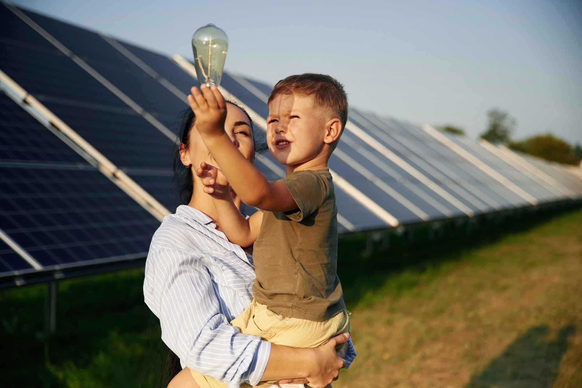 Plenitude, énergie, électricité, fonctionnement du panneau solaire bifacial