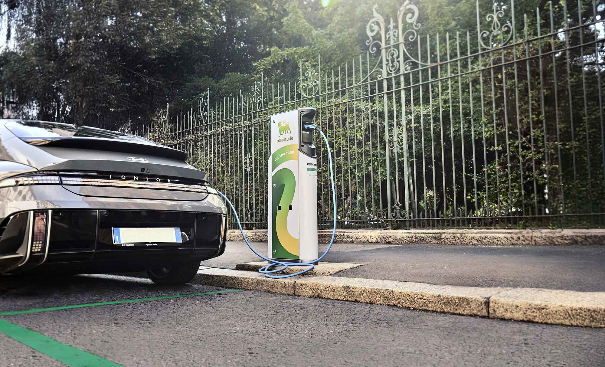 Plenitude, énergie, électricité, entretien voiture hybride