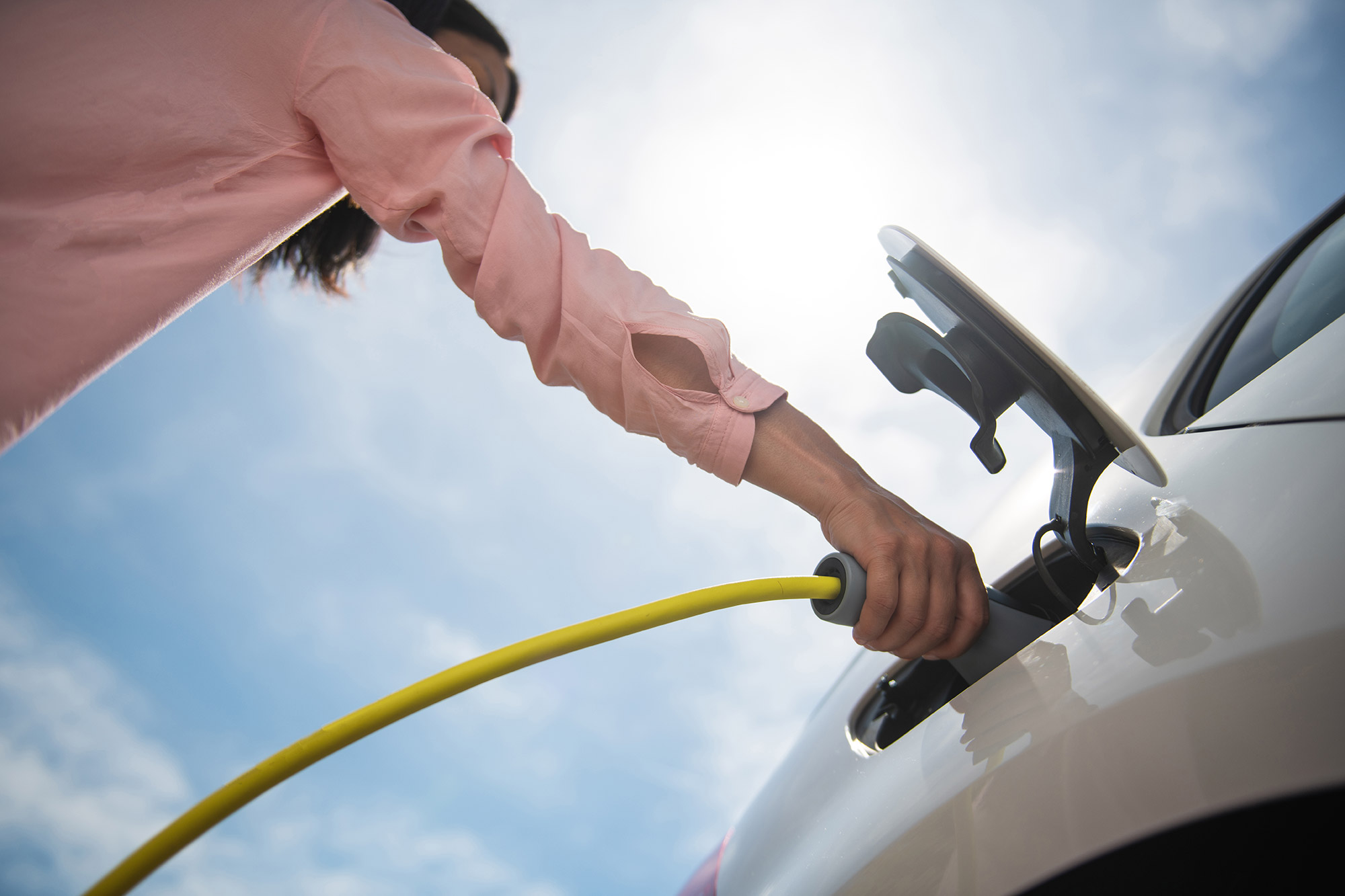 Plenitude, énergie, électricité, première voiture électrique